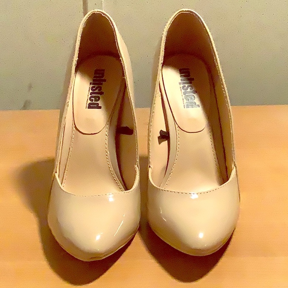 Closed toe pumps